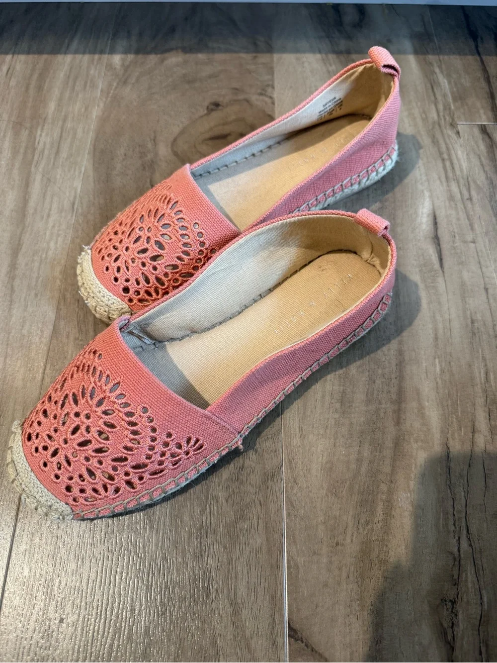 Kelly & Katie Pink Eyelet Espadrille Flats Canvas Slip-On Shoes Women's 7.5